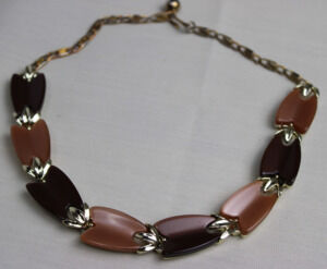 Vintage Lisner Thermoset Necklace – Maroon & Peach Leaves – 9" Gold Tone